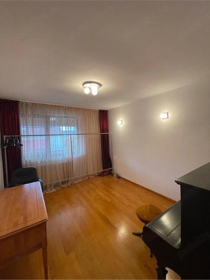 Apartament cu 3 camere decomandat în Andrei Mureșanu