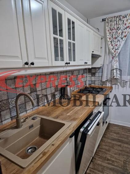 Apartament cu 3 camere semidecomandat, mobilat în Titan