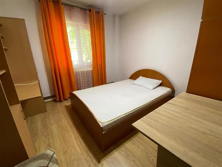 Apartament cu 2 camere decomandat în Podul de Fier