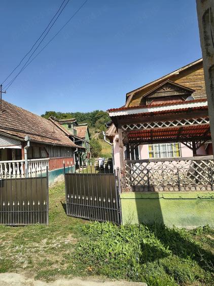 Casă cu 4 camere cu Teren 4000 Mp în Țaga
