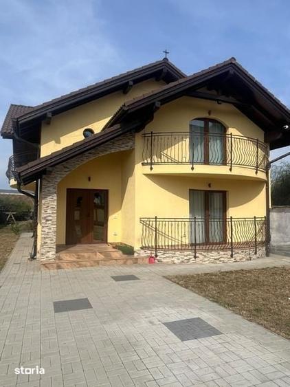 Casă cu 4 camere cu Teren 190 Mp în Central