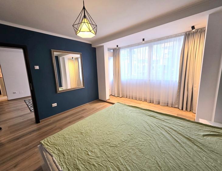 Apartament cu 3 camere semidecomandat, mobilat în Sala Palatului