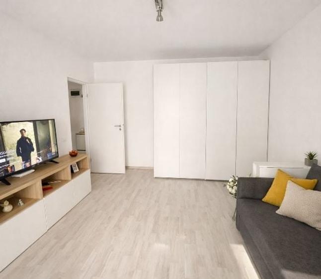 Apartament cu 3 camere semidecomandat în Lujerului