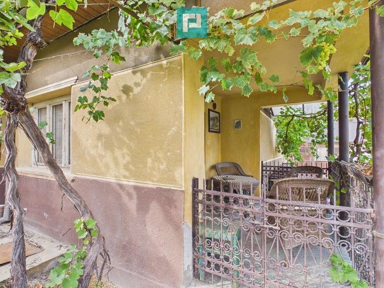 Casă individuală cu 4 camere cu Canalizare în Gurahonț