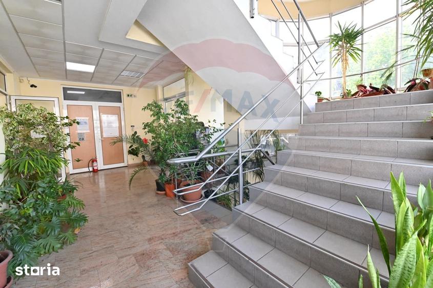 Spațiu comercial, de 1,525 mp, în Central