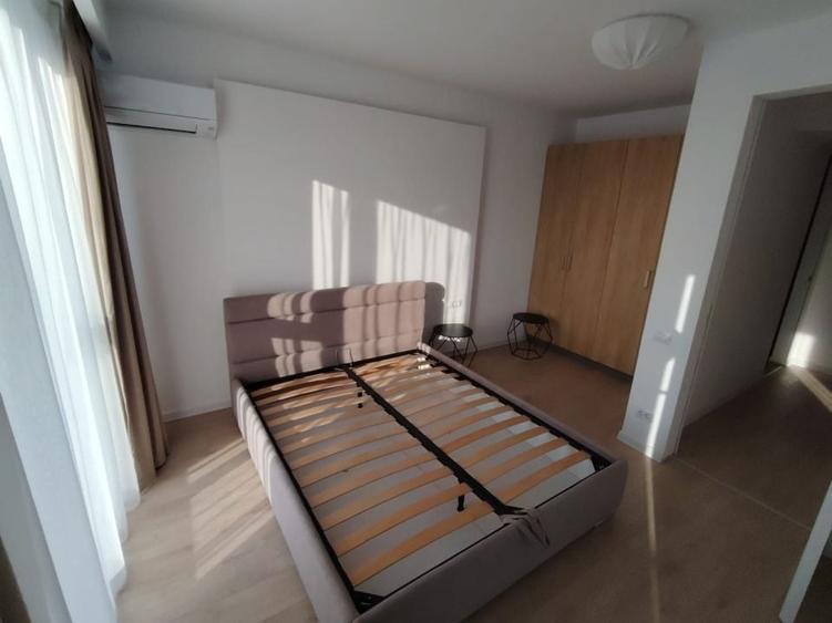 Apartament cu 4 camere decomandat, mobilat în Politehnica
