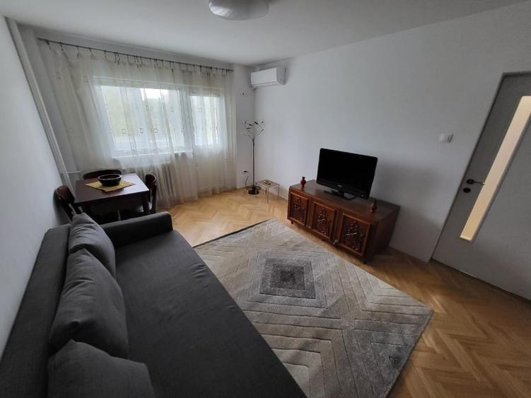 Apartament cu 3 camere decomandat în Politehnica