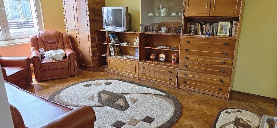 Apartament cu 3 camere decomandat în 22 Decembrie 1989