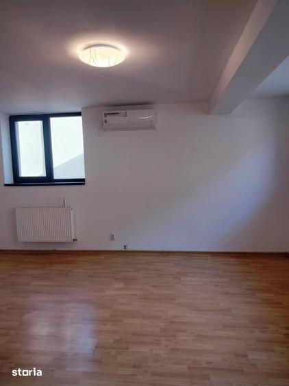 Spațiu comercial, de 80 mp, în Moșilor