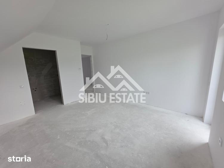 Casă cu 5 camere cu Teren 486 Mp în Cristian