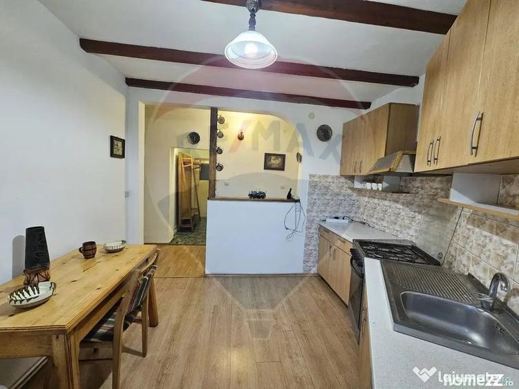 Apartament cu 3 camere decomandat în Calea București
