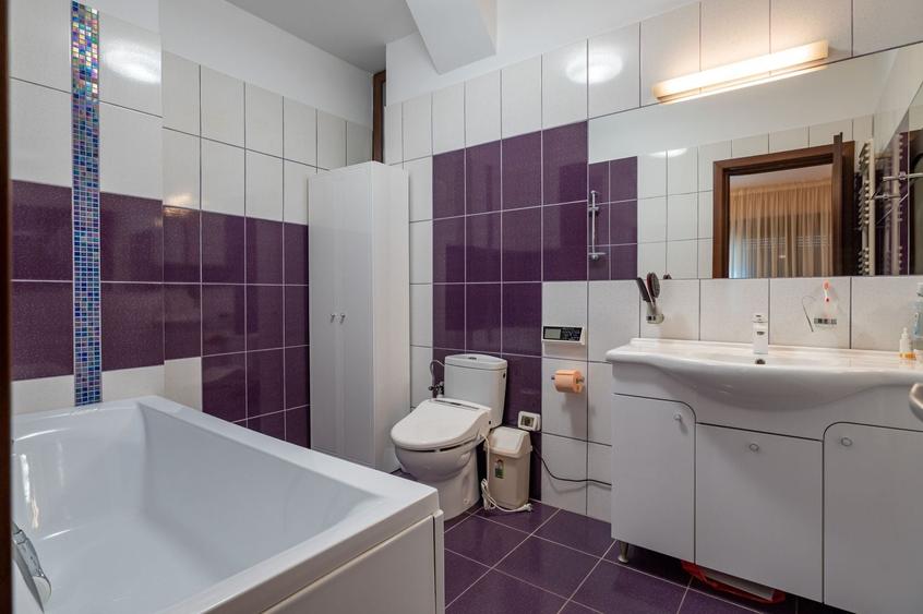 Apartament cu 3 camere decomandat, mobilat în Peninsula