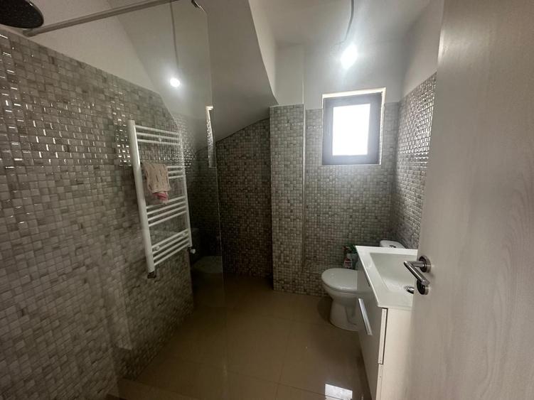 Casă individuală cu 3 camere cu Canalizare în Central