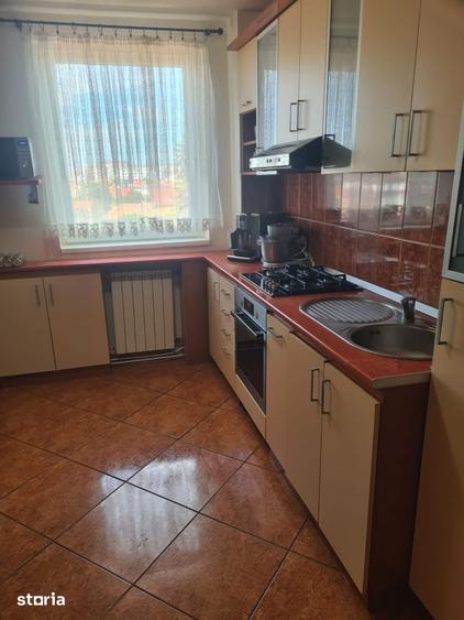 Apartament cu 3 camere, mobilat în Cantemir