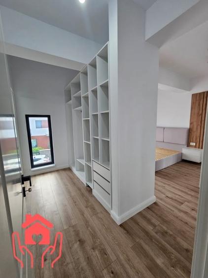 Casă cu 4 camere decomandat cu Piscina în Pipera