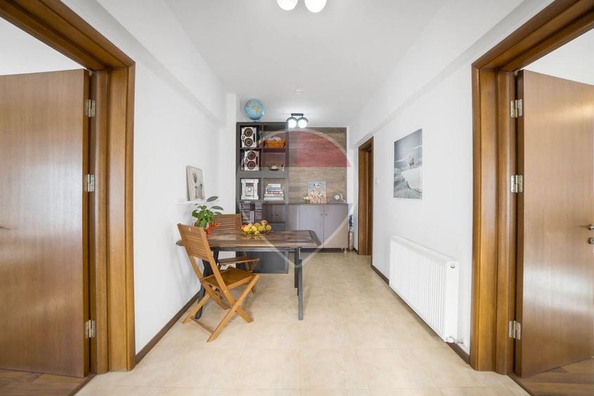 Casă individuală cu 10 camere cu Teren 947 Mp în Valea Alba