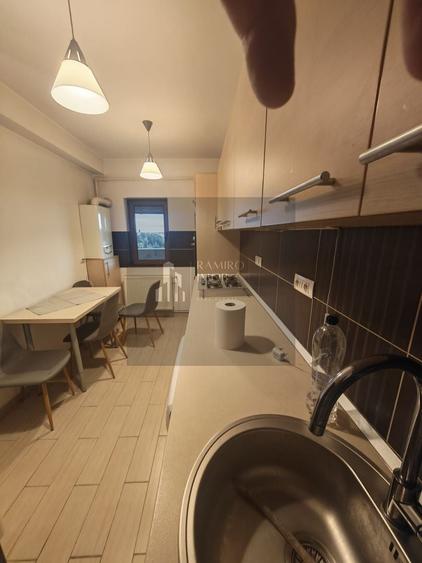 Apartament cu 2 camere decomandat, mobilat în Central