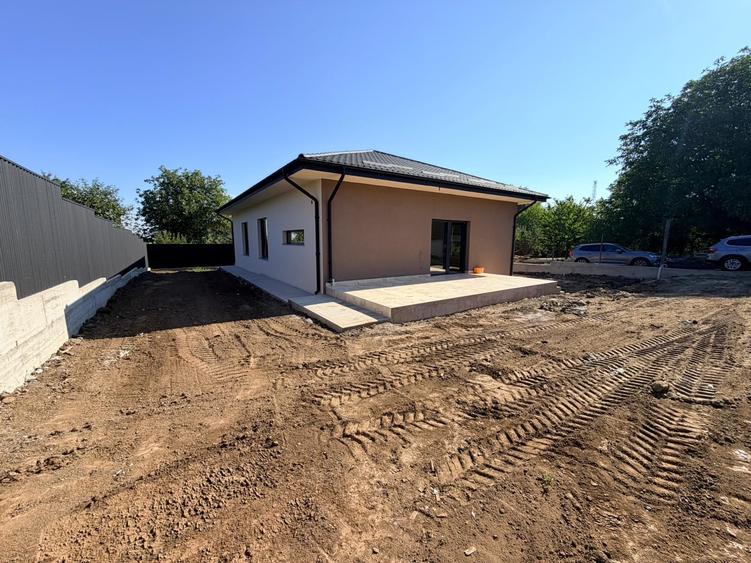 Casă individuală cu 3 camere cu Teren 500 Mp în Tomești