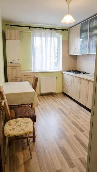 Apartament cu 2 camere decomandat în Tractorul