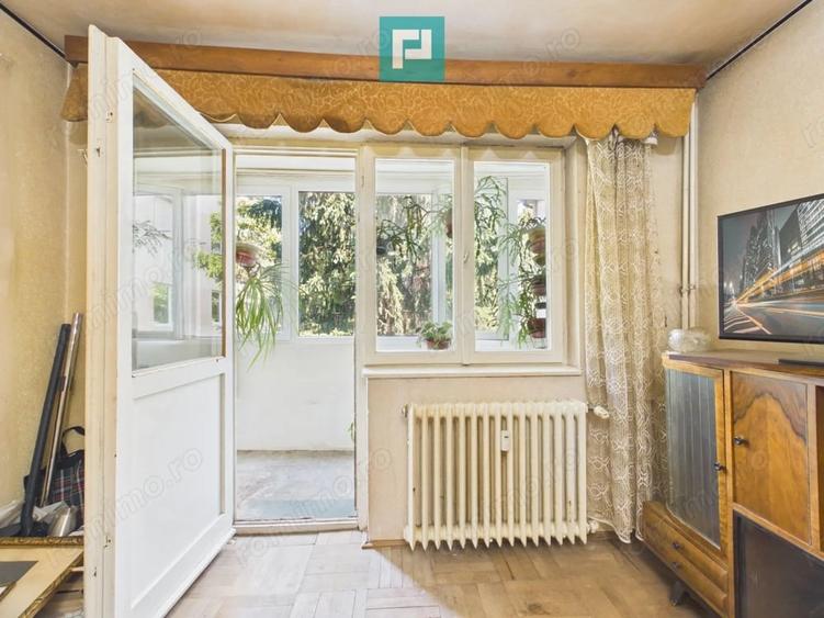 Apartament cu 3 camere semidecomandat în Romanilor