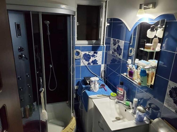 Apartament cu 3 camere decomandat în Petros
