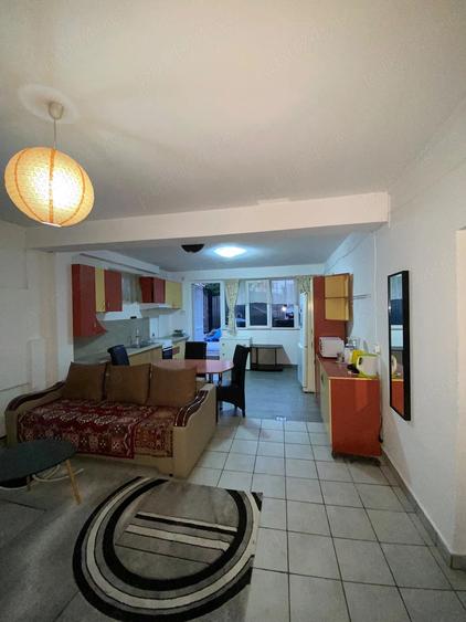 Apartament cu 4 camere decomandat în Central