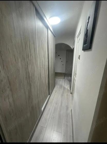 Apartament cu 3 camere semidecomandat în Tineretului