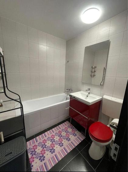 Apartament cu 3 camere semidecomandat în Panduri