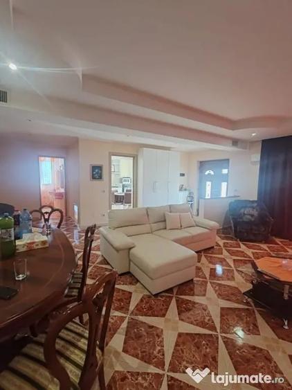 Casă cu 7 camere cu Teren 1000 Mp în Văleni