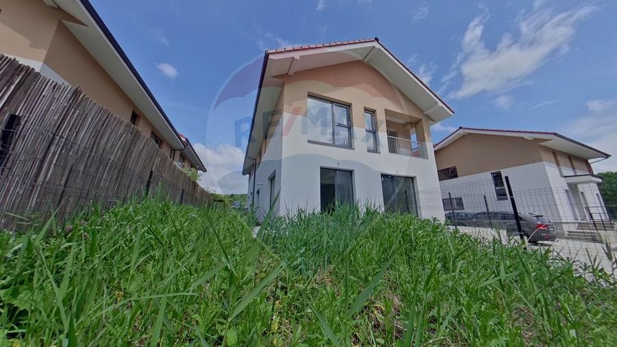 Duplex cu 5 camere cu Teren 227 Mp în Chinteni