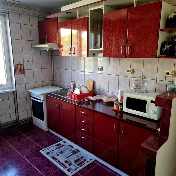 Apartament cu 3 camere decomandat în Moroasa 1