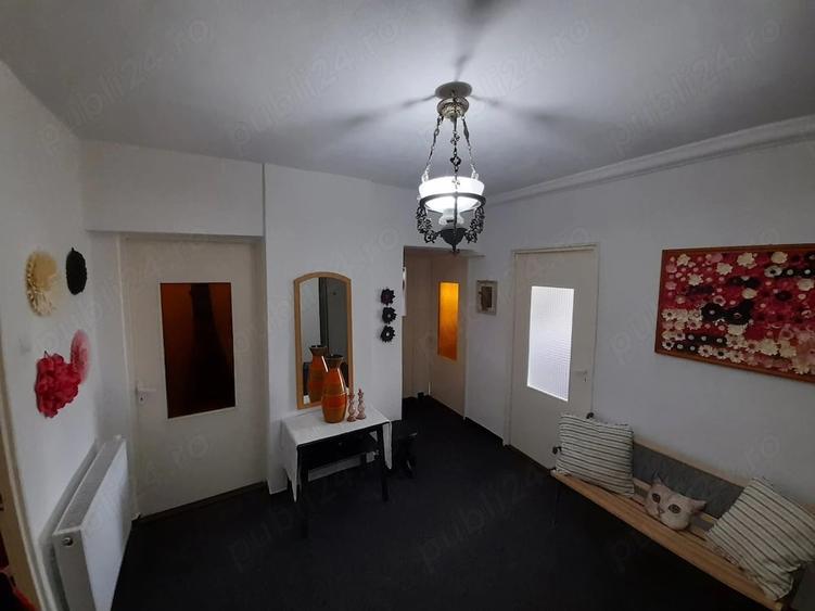 Apartament cu 4 camere decomandat în Criș