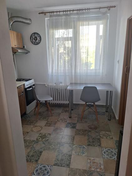 Apartament cu 2 camere semidecomandat în Berceni