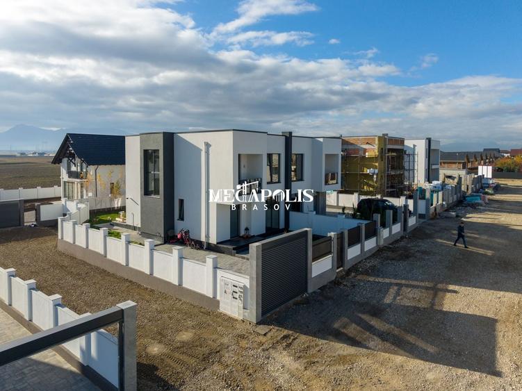 Duplex cu 4 camere cu Canalizare în Hărman