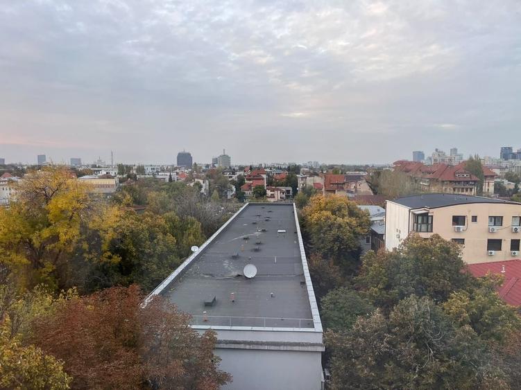Apartament cu 3 camere semidecomandat, mobilat în Victoriei
