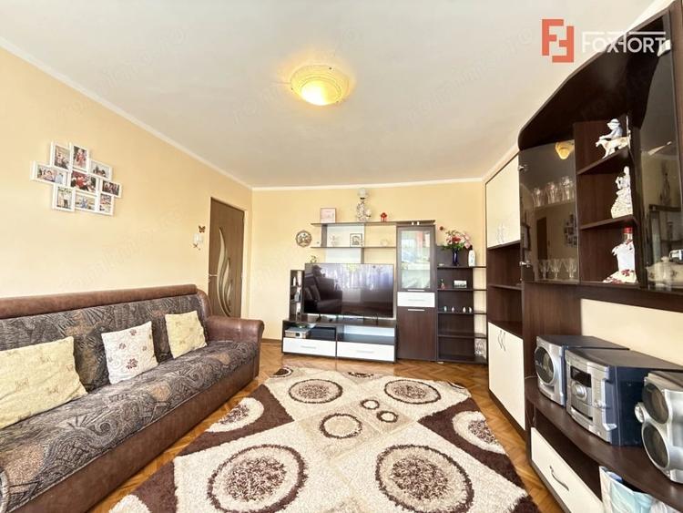 Apartament cu 4 camere semidecomandat în Cetății