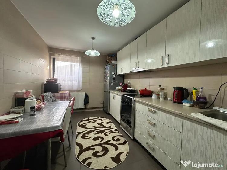 Casă cu 5 camere cu Teren 3784 Mp în Cornești