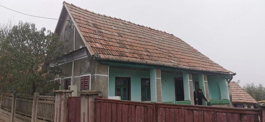 Casă cu Teren 1524 Mp în Roșia de Secaș