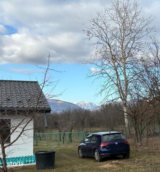 Casă cu 4 camere cu Teren 1700 Mp în Podul Corbului