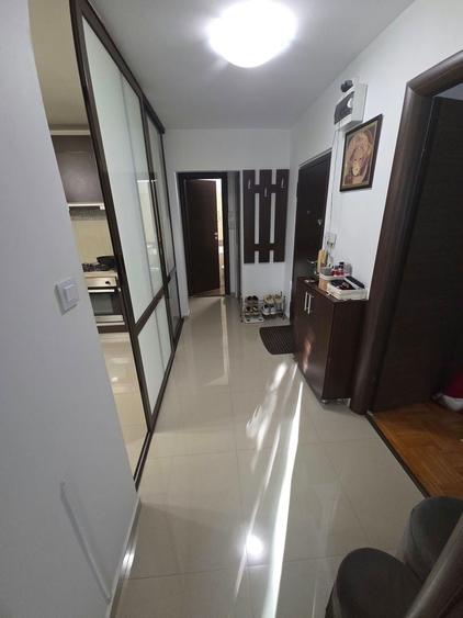Apartament cu 3 camere decomandat în Aviației
