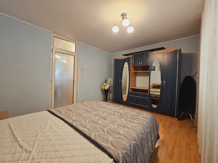 Apartament cu 3 camere semidecomandat, mobilat în Vitan Mall