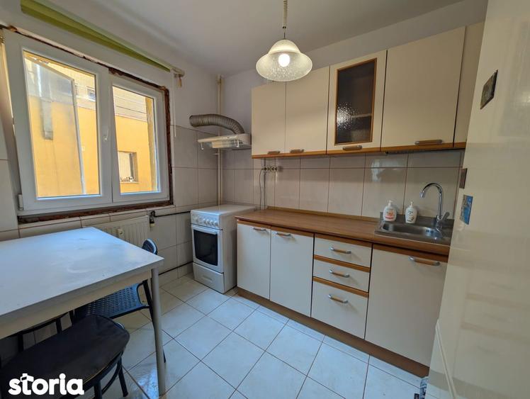 Apartament cu 3 camere decomandat în Colentina