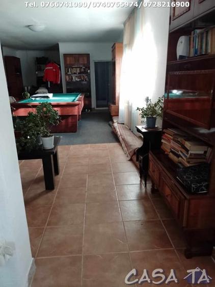 Casă individuală cu 6 camere cu Canalizare în Central