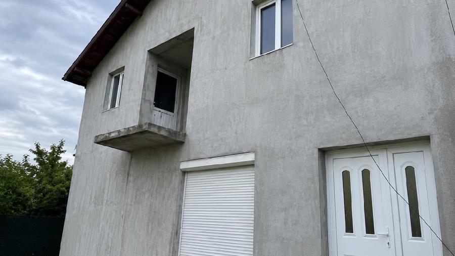 Casă individuală cu 6 camere cu Teren 1293 Mp în Butimanu