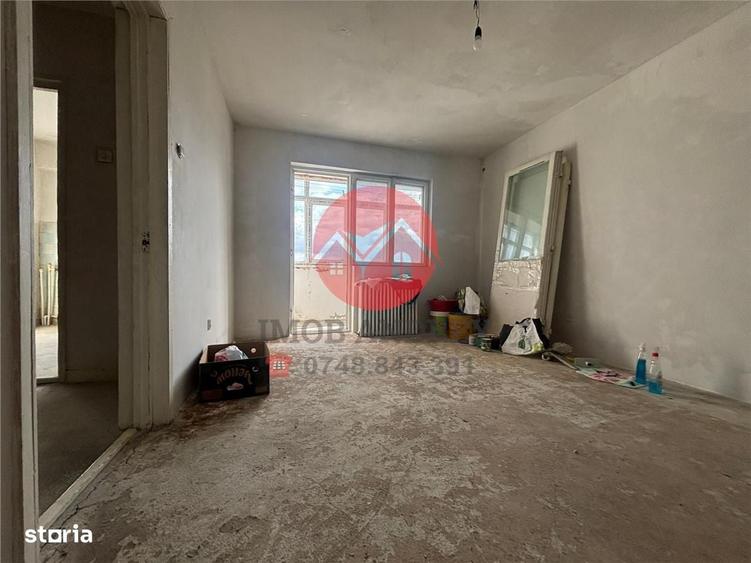 Apartament cu 3 camere decomandat în Neptun