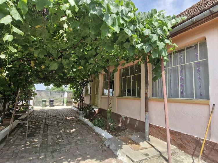 Casă cu 3 camere cu Teren 13 Mp în Bencecu de Sus