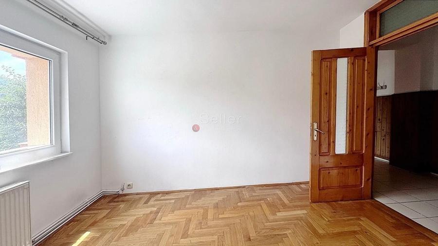 Apartament cu 4 camere decomandat în Noua