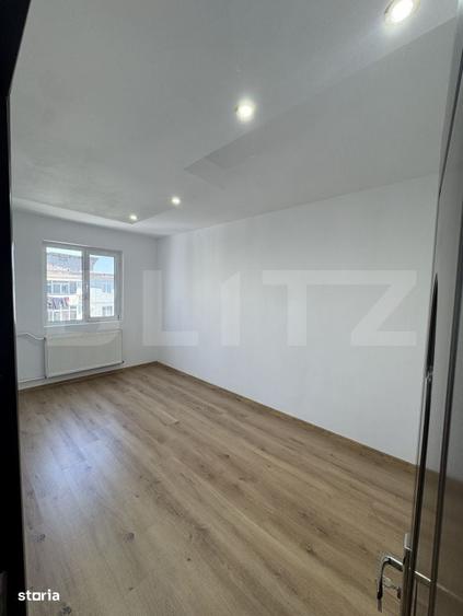Apartament cu 3 camere semidecomandat în Craiovița Nouă