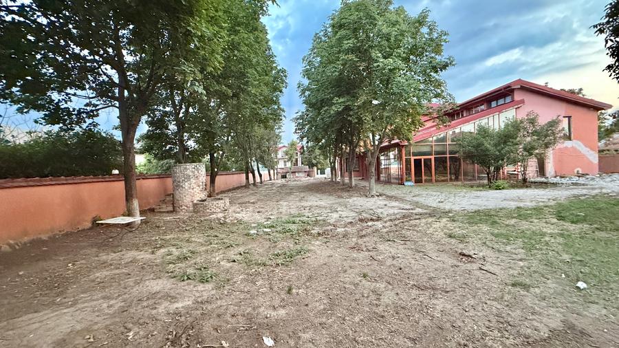 Casă individuală cu 10 camere cu Teren 2500 Mp în Pipera