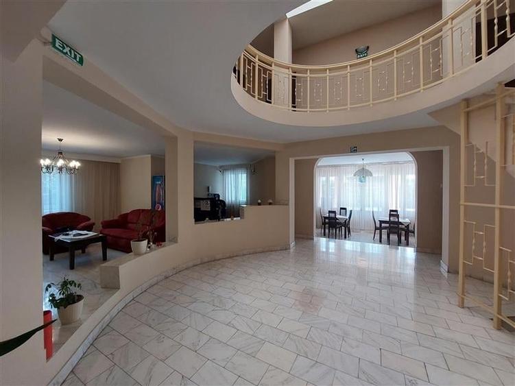 Casă individuală cu 14 camere cu Canalizare în Micălaca